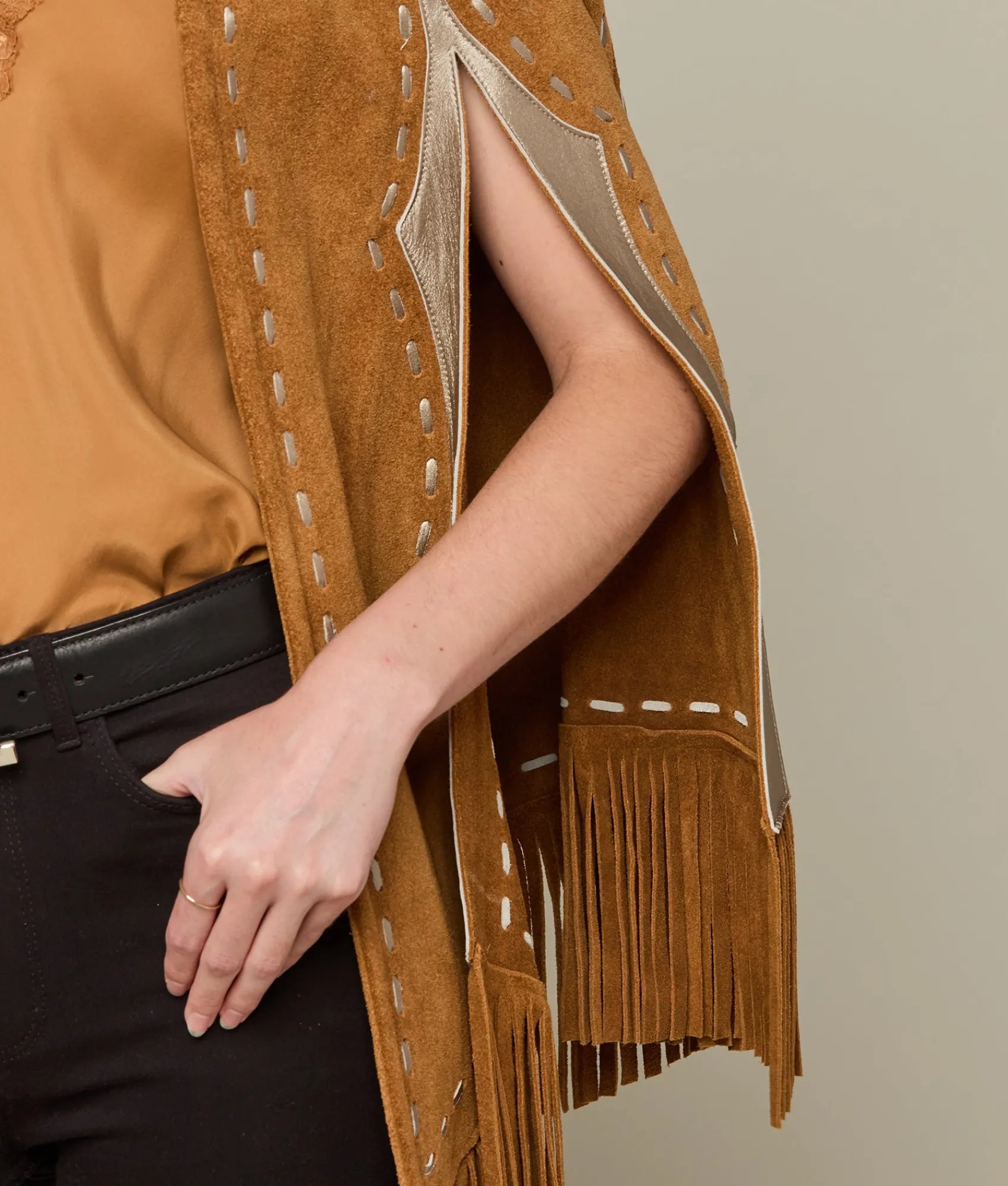 Lucchese Sueded Fringe Cape*Women Capes
